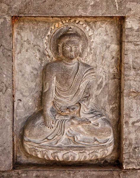 A rocha de escultura do status de buddha — Fotografia de Stock