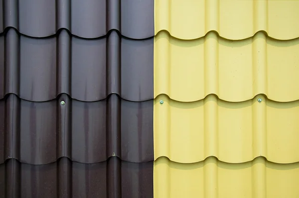 O telhado colorido de metal — Fotografia de Stock