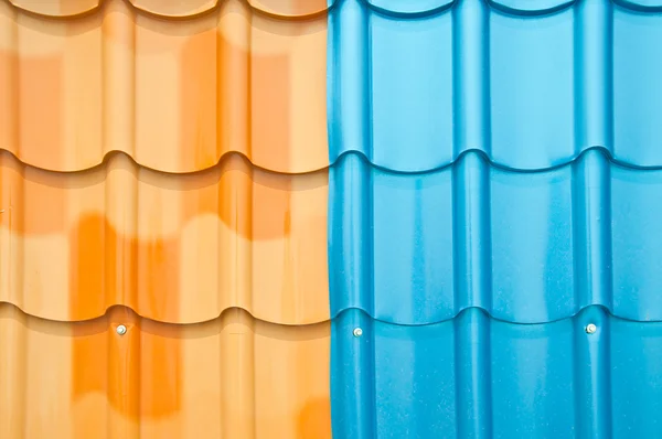 Das farbenfrohe Dachmetall — Stockfoto