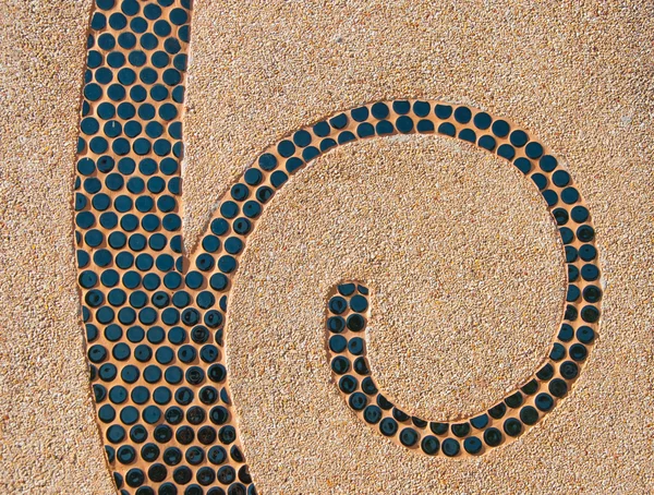 The Abstract ceramic spiral on pebble background — Stock Photo, Image