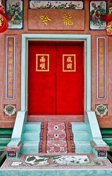 De rode deur van joss huis — Stockfoto
