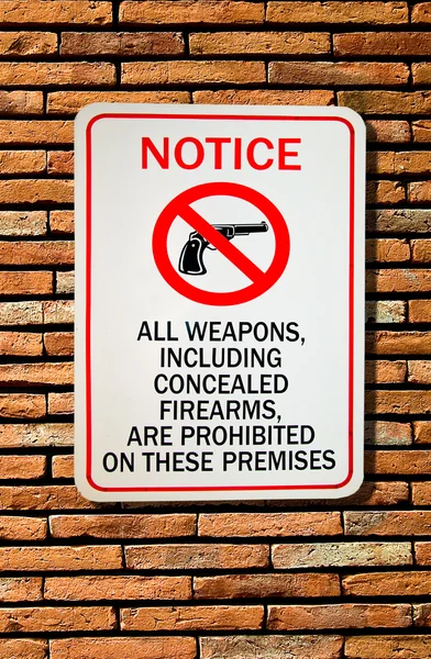 符号允许没有武器的隔离墙背景上 — 图库照片