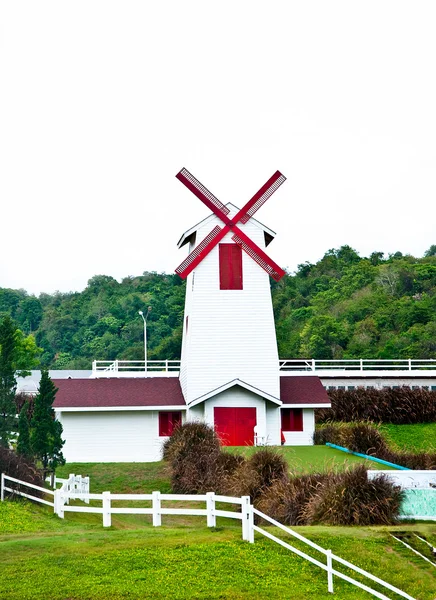 A bela área do moinho de vento — Fotografia de Stock