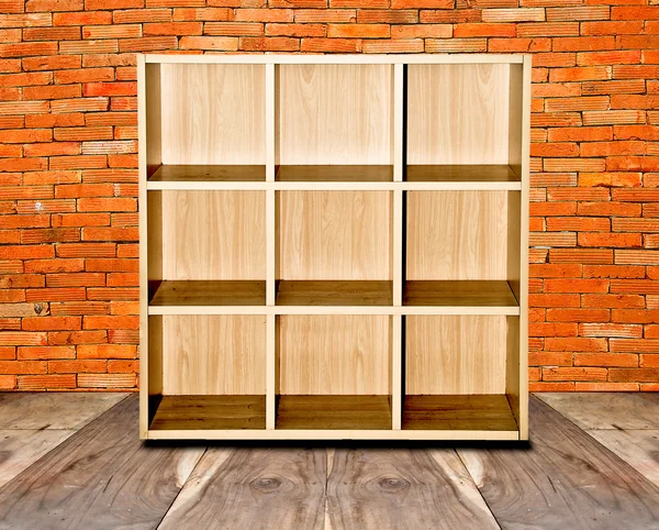The Blank of wood shelf isolated on brickwall background — Stock Photo, Image