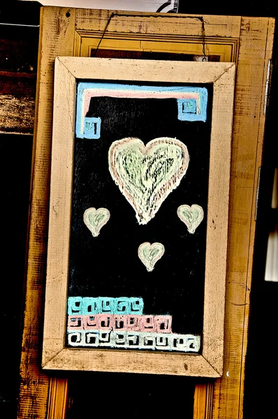 Сердце, нарисованное на доске — стоковое фото