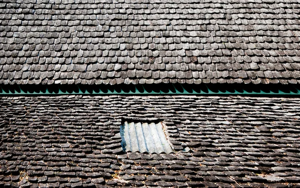 Les carreaux d'écorce de fond de toit — Photo