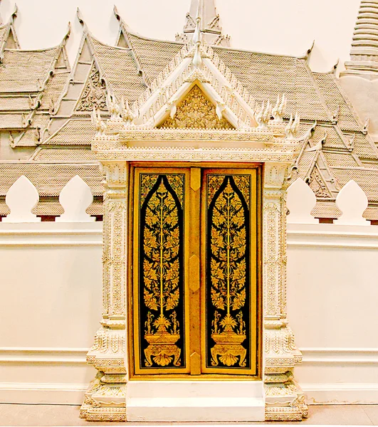 Старі двері храму — стокове фото