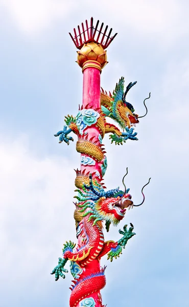 The Dragons on wood pole — Stock Photo, Image