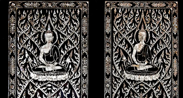De Thaise kunst van Boeddha status gesneden parel shell op oud hout — Stockfoto