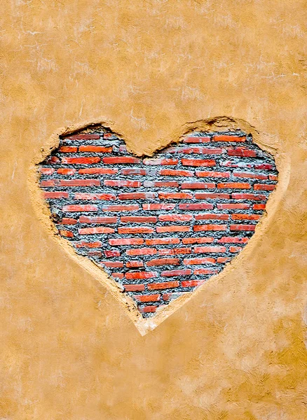 Hjärtat formen på brickwall bakgrund — Stockfoto
