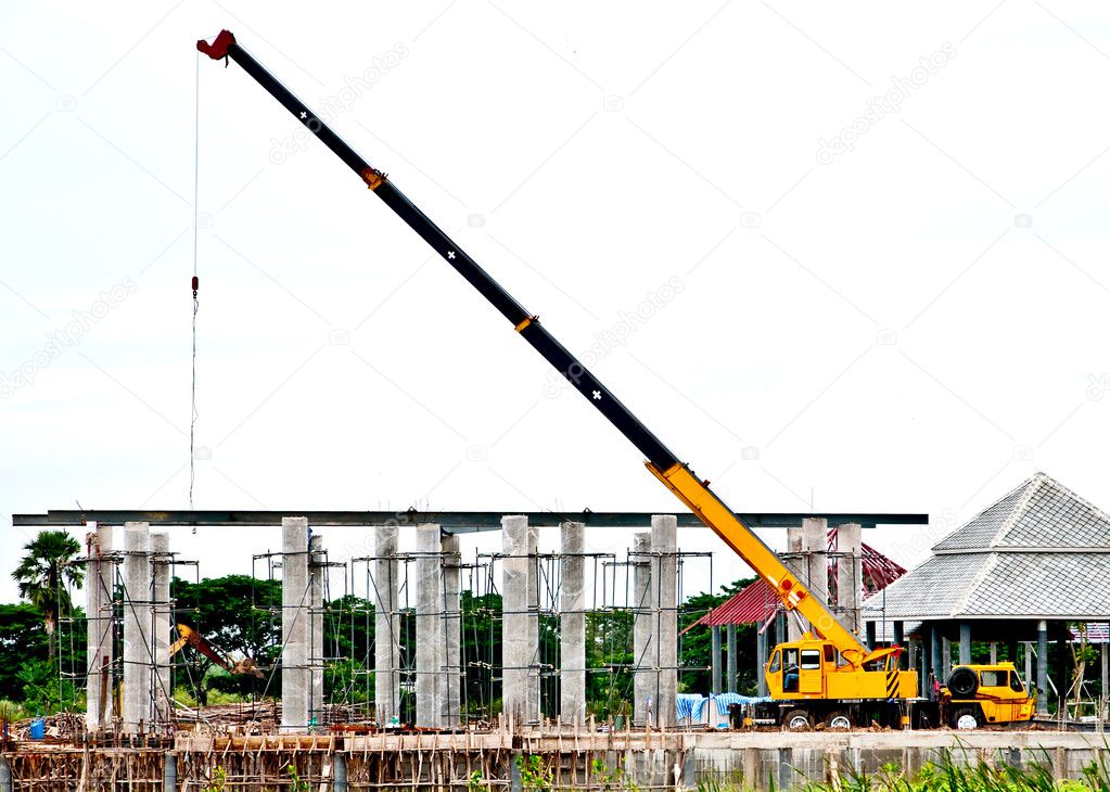 The yellow automobile crane lifted equipment for under construct