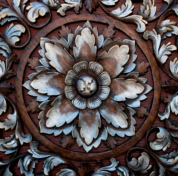 De oude carving hout ornament van bloem patroon Thaise stijl — Stockfoto