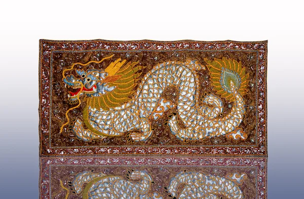 De handgjorda vävda tygerna av dragon i thai — Stockfoto