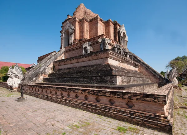 Wat chedi luang tempel in de provincie van chiangmai, thailand — Stockfoto