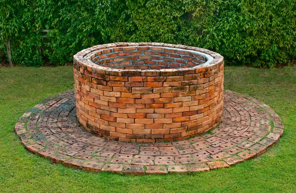 The Ancient brick well — Stock Photo, Image
