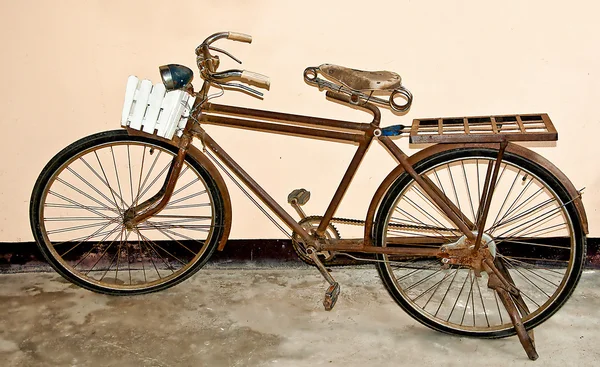 Das alte Fahrrad — Stockfoto