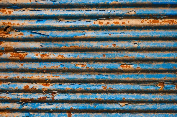 De rusty metalen textuur achtergrond gegolfd — Stockfoto