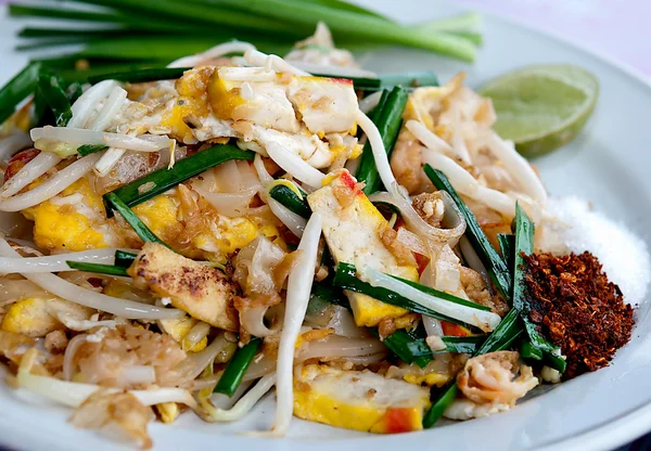 Le favori remuer style thai nouilles frites est le nom Pad Thai — Photo