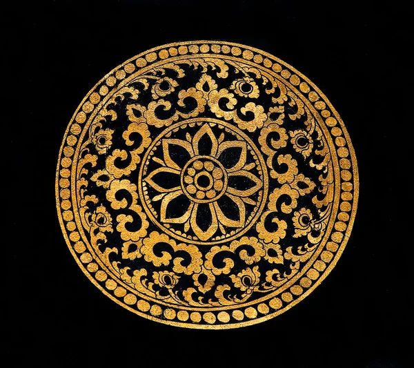 O padrão dourado de pintura em madeira no templo — Fotografia de Stock
