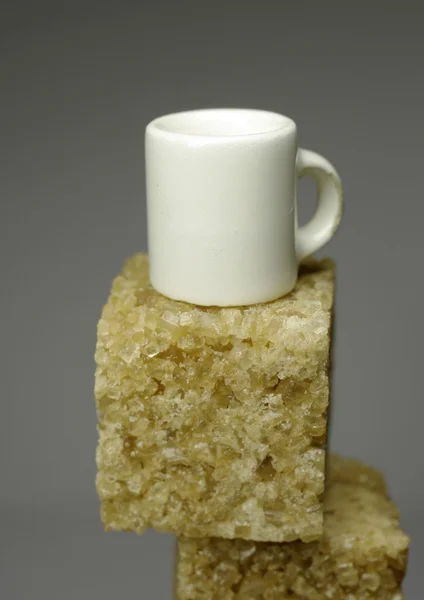 şeker parçası üzerinde küçük Kupası