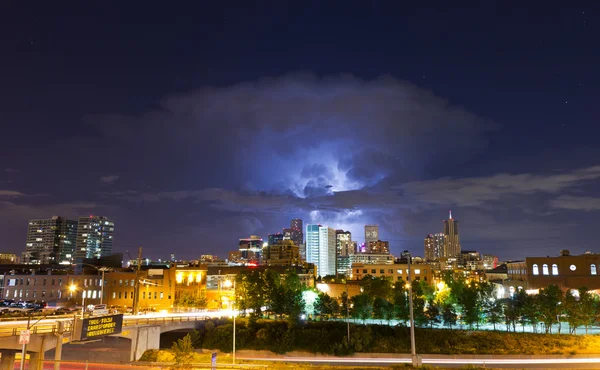 Golpe de aligeramiento sobre el horizonte de Denver —  Fotos de Stock