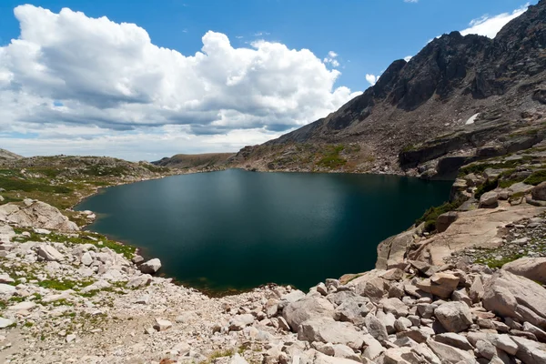 Alpské jezero v colorado rocky mountains — Stock fotografie