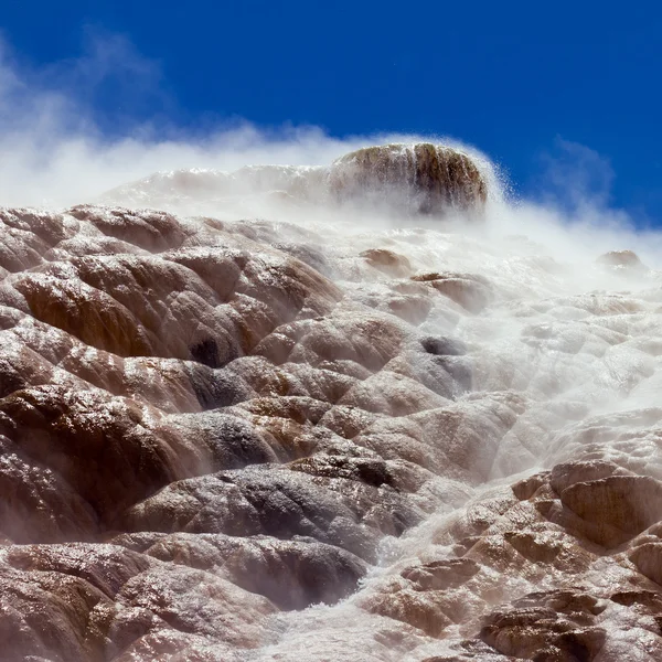 Szczegół zbliżenie mamuta gorących źródeł w yellowstone national pa — Zdjęcie stockowe
