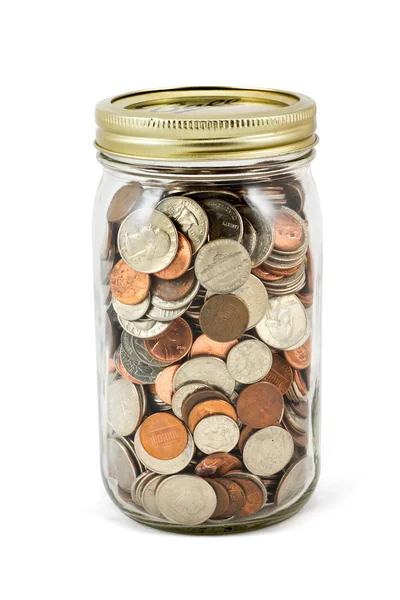 Jar completo de nós moedas isoladas em fundo branco — Fotografia de Stock