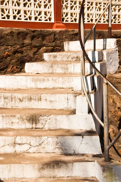 Белая лестница . — стоковое фото