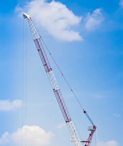 Rouge avec grue blanche contre  . — Photo