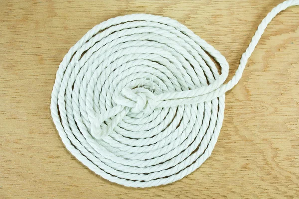コイル状の白いロープ — ストック写真