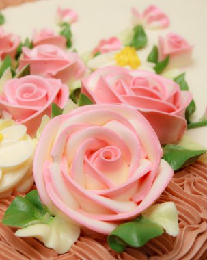güzel pasta üzerine krema çiçek