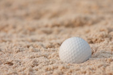 Golf topu ve kum BUNKERİ