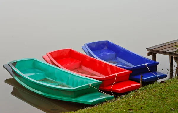 Kolorowe łodzie — Zdjęcie stockowe