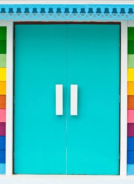 Porte en bois de couleur vive — Photo