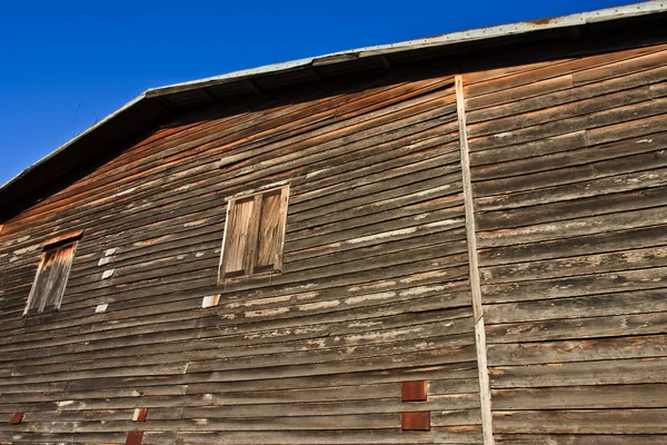 Παλιό ξύλινο σπίτι — Φωτογραφία Αρχείου