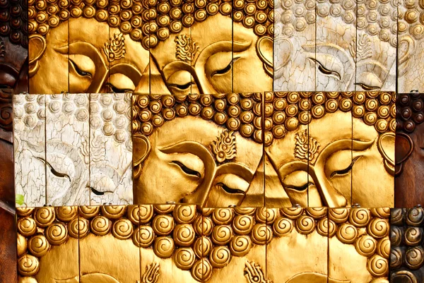 Traditional Thai style Lord Buddhas face wood carving — Stock Photo, Image