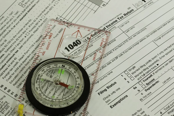 1040 Steuerformular, Kompass, Leitfaden — Stockfoto