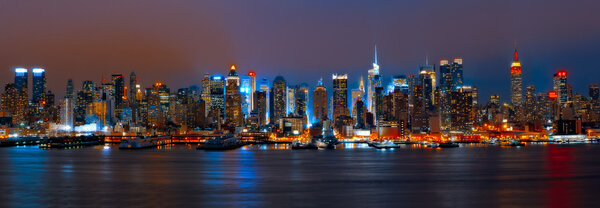 Night view of Manhattan from New Jersey coast