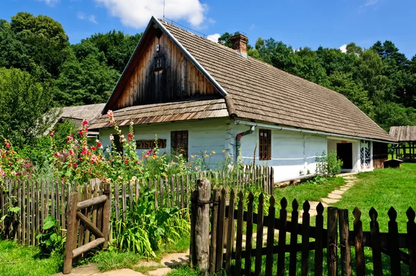 Παραδοσιακά πολωνικά Αγροτικής εξοχικών σπιτιών — Φωτογραφία Αρχείου