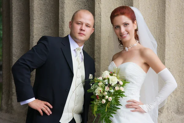stock image Bride and groom are stay at the column