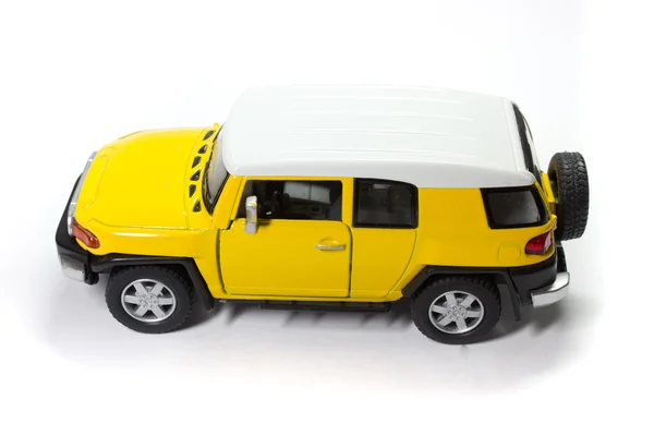 在白色背景上的黄色吉普车 — 图库照片