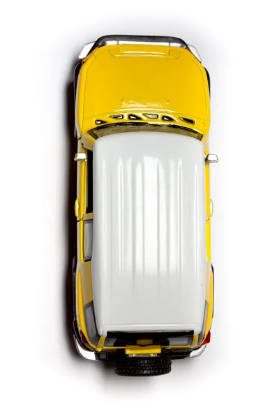 De gele jeep op een witte achtergrond — Stockfoto