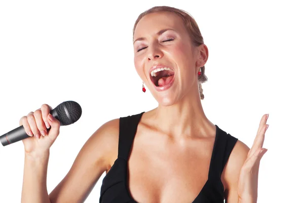 Lindo retrato de mujer cantando con un micrófono aislado en whi —  Fotos de Stock