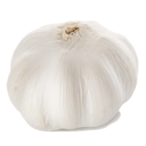 Testa di aglio fresco isolato su bianco — Foto Stock