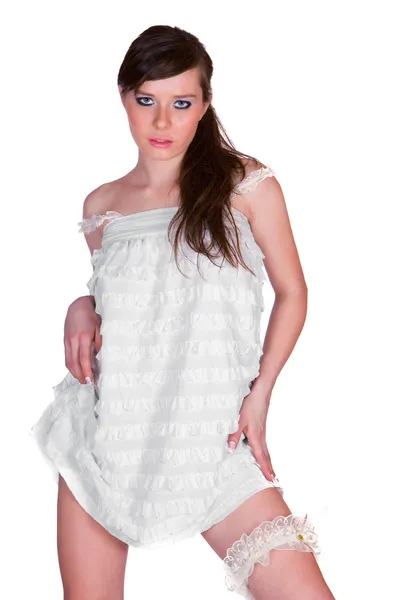 Мила молода дівчина в білій сукні ізольована — стокове фото