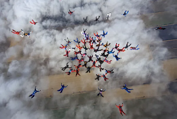 Grupo de paracaidistas en formación — Foto de Stock