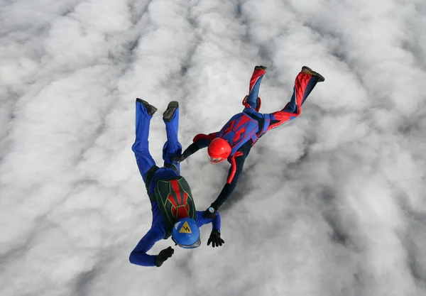 Skydivers over clouds — Stock Photo, Image