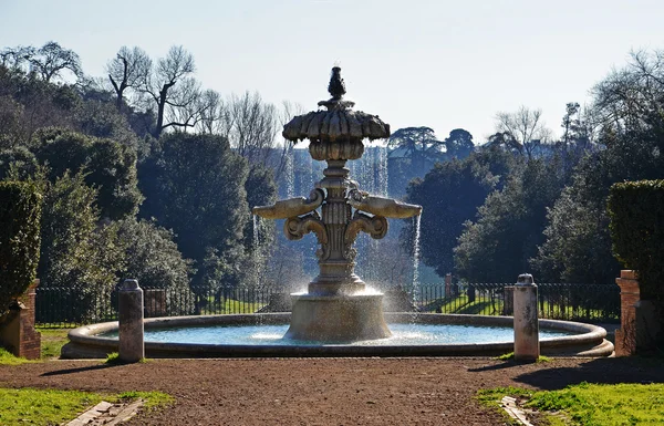 Fountain in public park — Stock Photo, Image