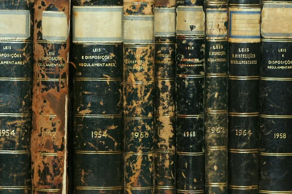 Rij van antieke boeken — Stockfoto